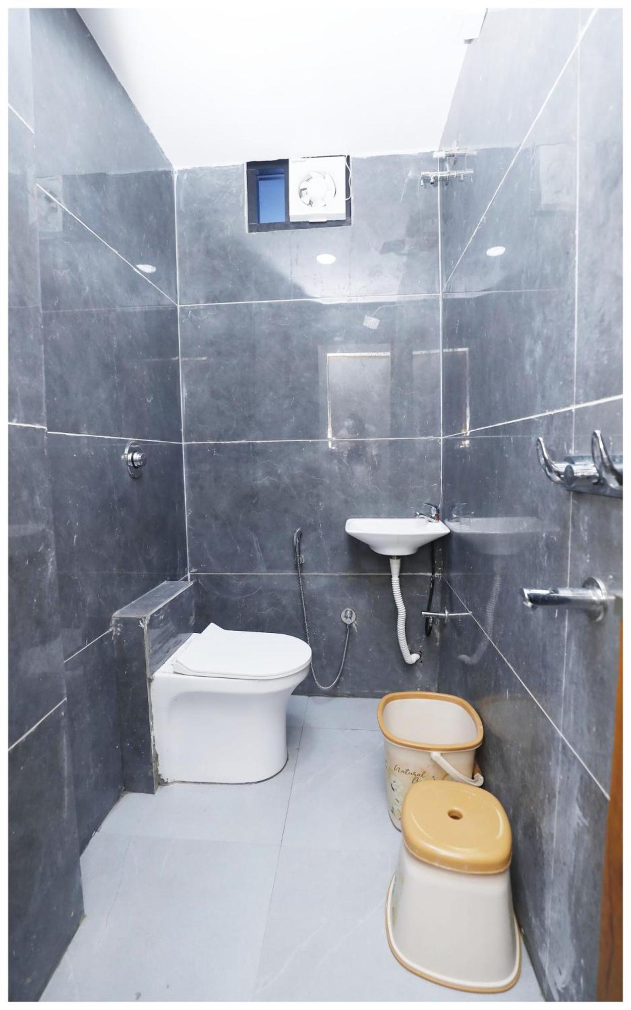 Premium Hotel Ujjain - G A R I M A - Near Mahakal Temple And Rivar - Railway Station - Hygiene & Spacious Room - With Wifi- And Parking Facilities - Best Hotel In Ujjain Extérieur photo