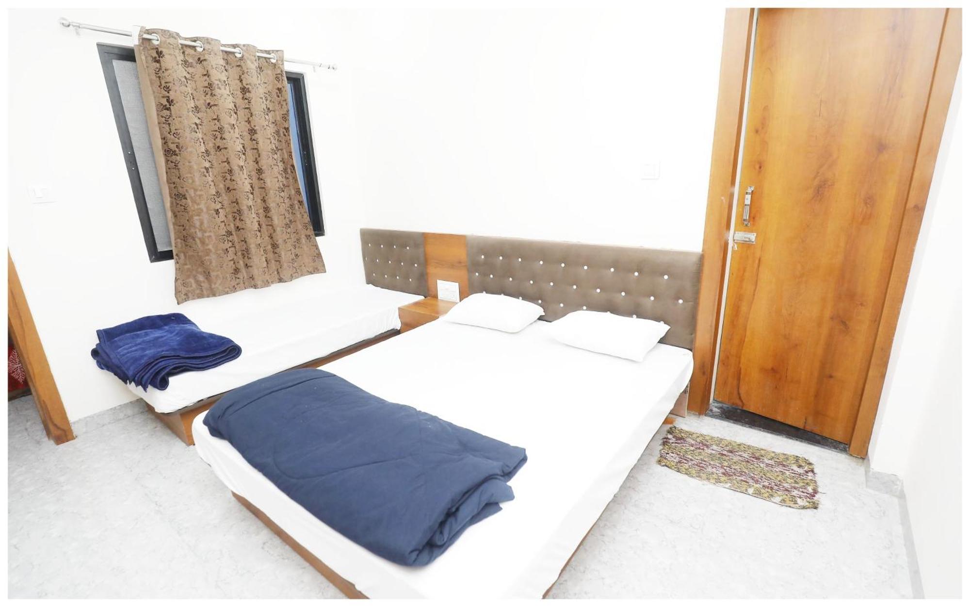 Premium Hotel Ujjain - G A R I M A - Near Mahakal Temple And Rivar - Railway Station - Hygiene & Spacious Room - With Wifi- And Parking Facilities - Best Hotel In Ujjain Extérieur photo