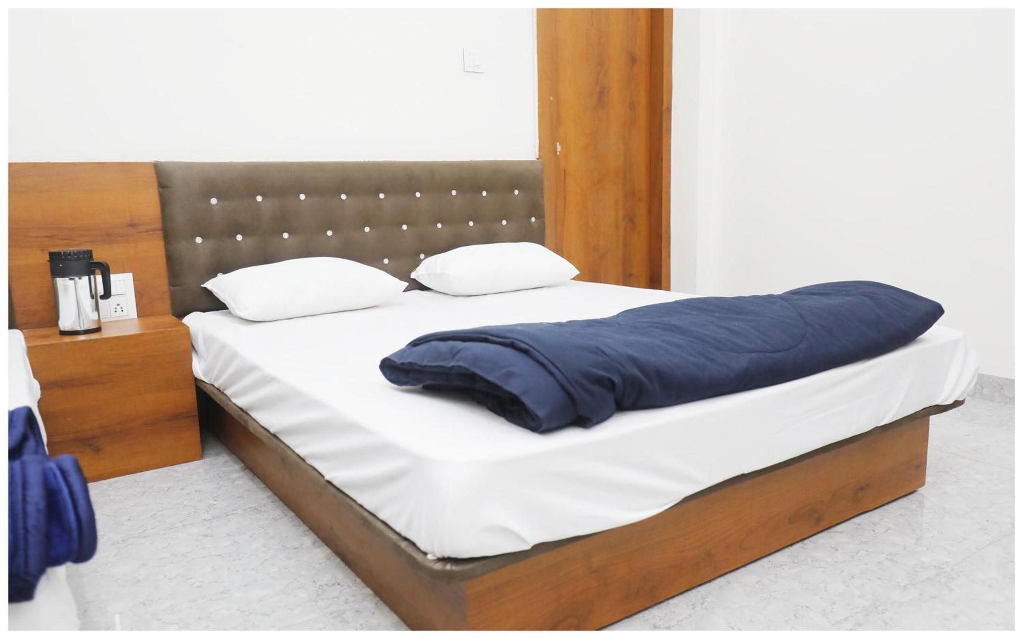 Premium Hotel Ujjain - G A R I M A - Near Mahakal Temple And Rivar - Railway Station - Hygiene & Spacious Room - With Wifi- And Parking Facilities - Best Hotel In Ujjain Extérieur photo