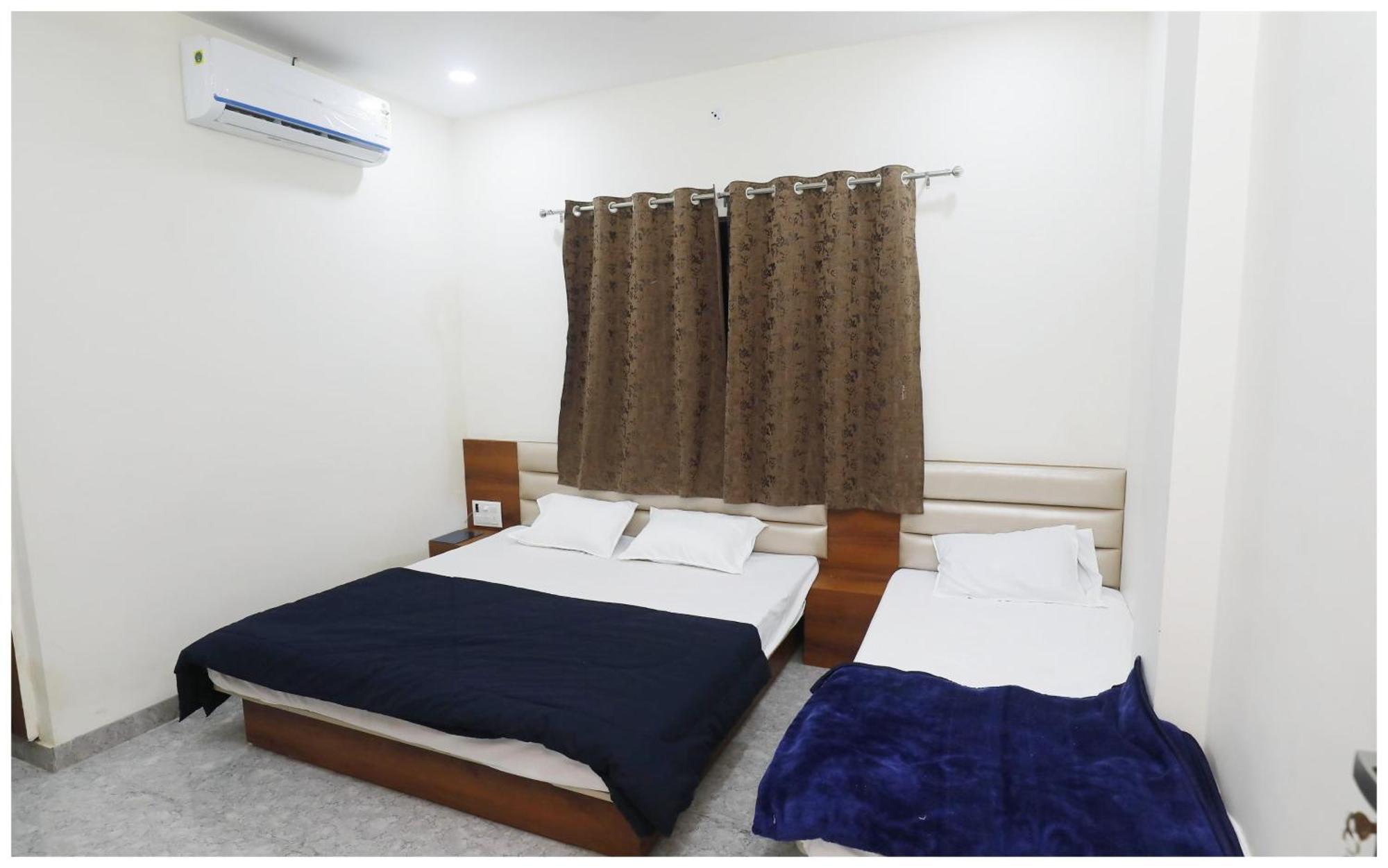 Premium Hotel Ujjain - G A R I M A - Near Mahakal Temple And Rivar - Railway Station - Hygiene & Spacious Room - With Wifi- And Parking Facilities - Best Hotel In Ujjain Extérieur photo
