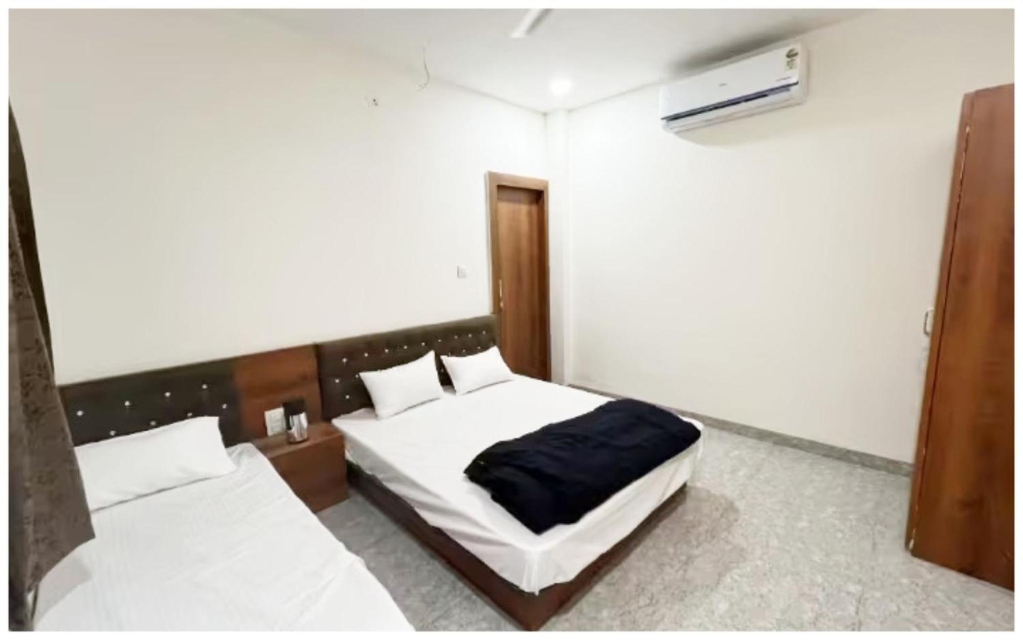 Premium Hotel Ujjain - G A R I M A - Near Mahakal Temple And Rivar - Railway Station - Hygiene & Spacious Room - With Wifi- And Parking Facilities - Best Hotel In Ujjain Extérieur photo
