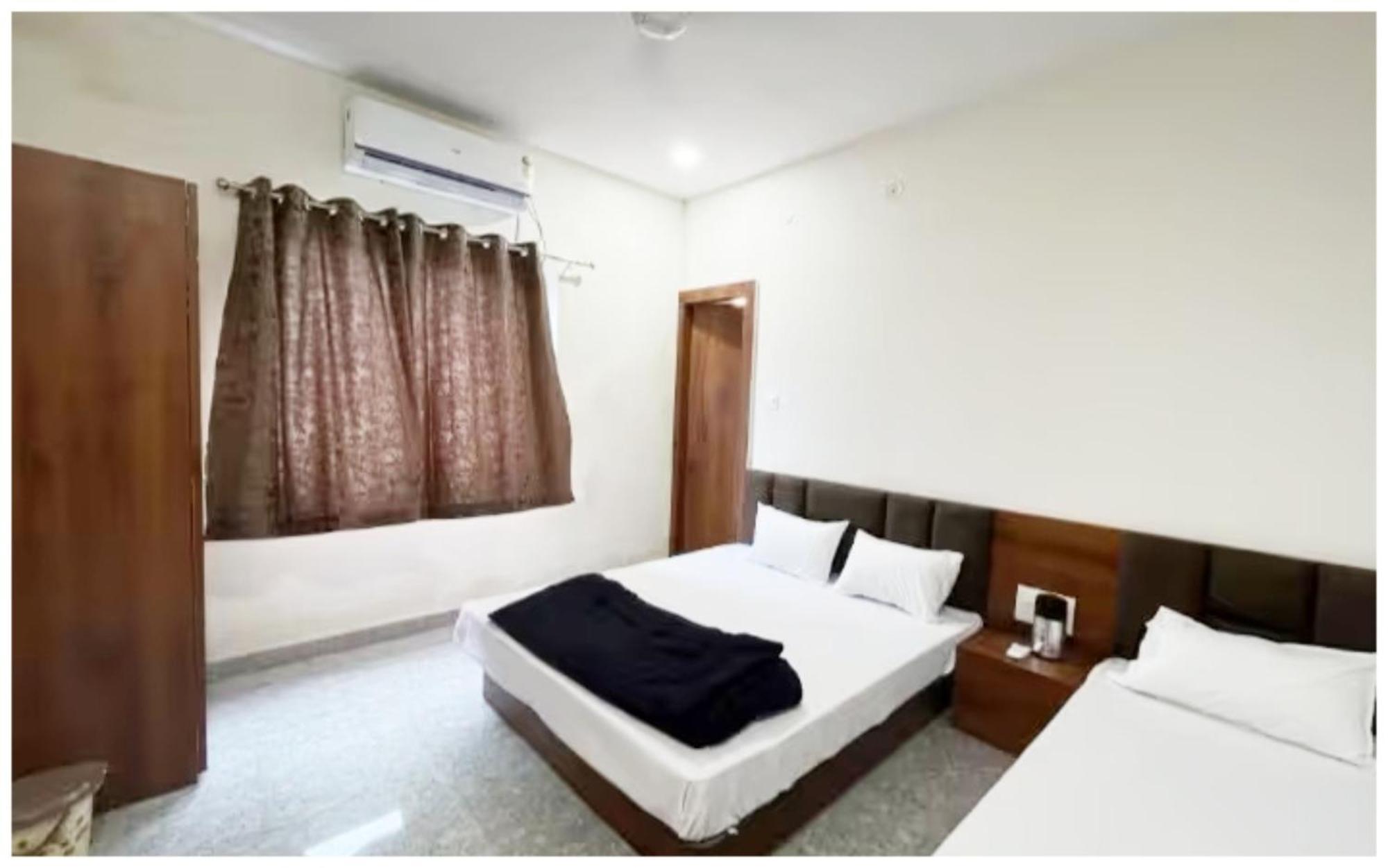 Premium Hotel Ujjain - G A R I M A - Near Mahakal Temple And Rivar - Railway Station - Hygiene & Spacious Room - With Wifi- And Parking Facilities - Best Hotel In Ujjain Extérieur photo