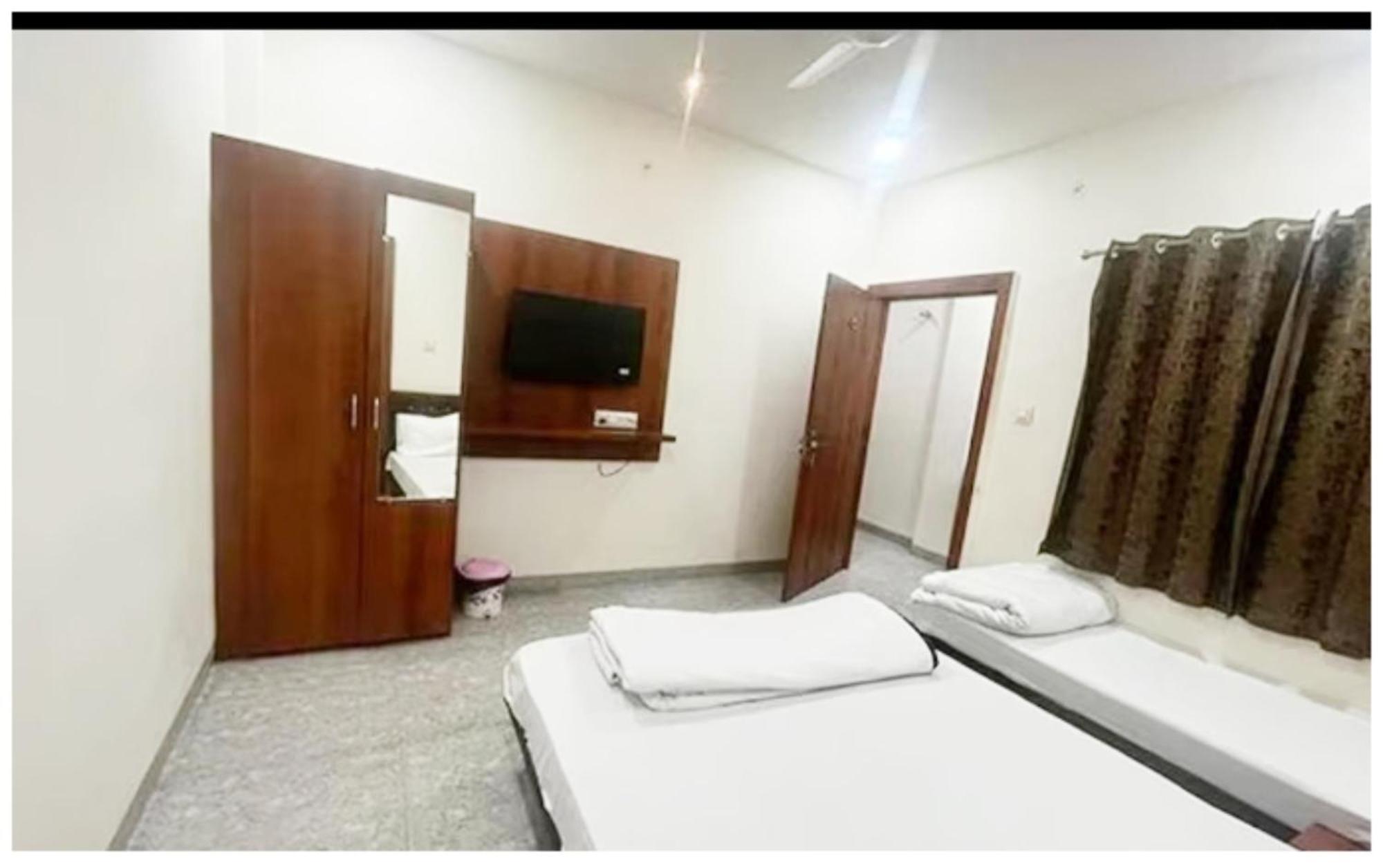 Premium Hotel Ujjain - G A R I M A - Near Mahakal Temple And Rivar - Railway Station - Hygiene & Spacious Room - With Wifi- And Parking Facilities - Best Hotel In Ujjain Extérieur photo