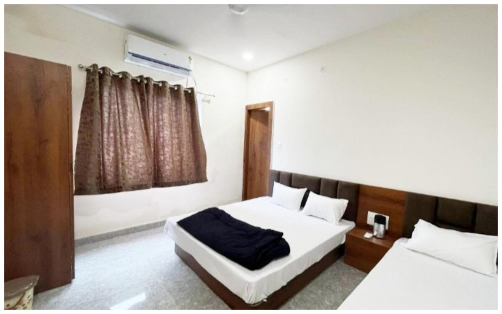 Premium Hotel Ujjain - G A R I M A - Near Mahakal Temple And Rivar - Railway Station - Hygiene & Spacious Room - With Wifi- And Parking Facilities - Best Hotel In Ujjain Extérieur photo