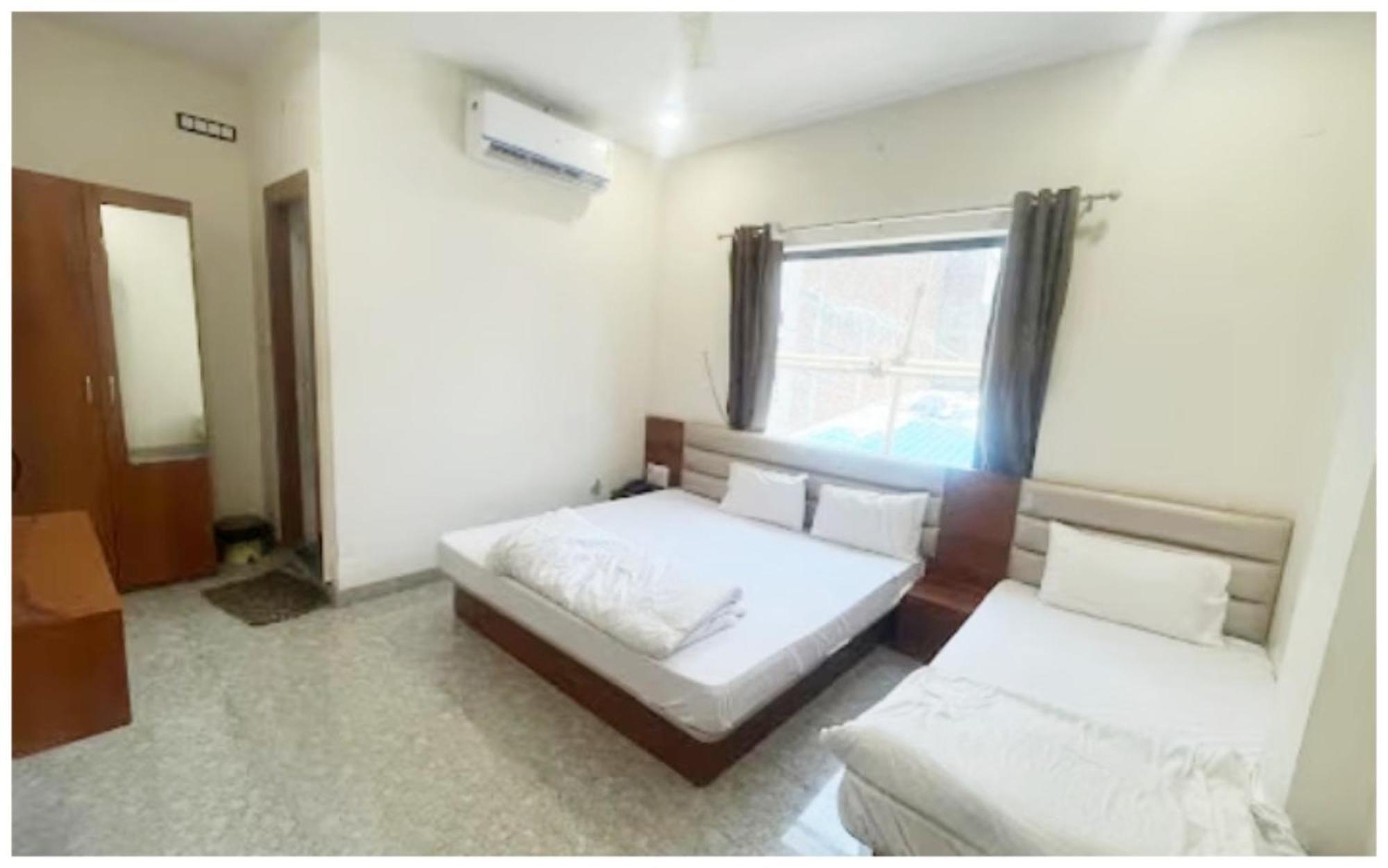 Premium Hotel Ujjain - G A R I M A - Near Mahakal Temple And Rivar - Railway Station - Hygiene & Spacious Room - With Wifi- And Parking Facilities - Best Hotel In Ujjain Extérieur photo